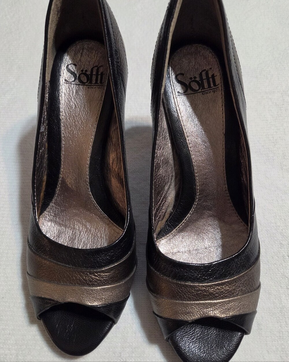 Sofft Women's Black and Metallic Peep-Toe Pumps. Sz 7.5 M